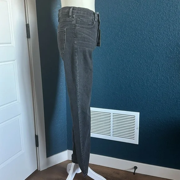 Everlane | Mid-rise, Skinny-fit Jeans in Washed Black (NWT) - Picture 3 of 7